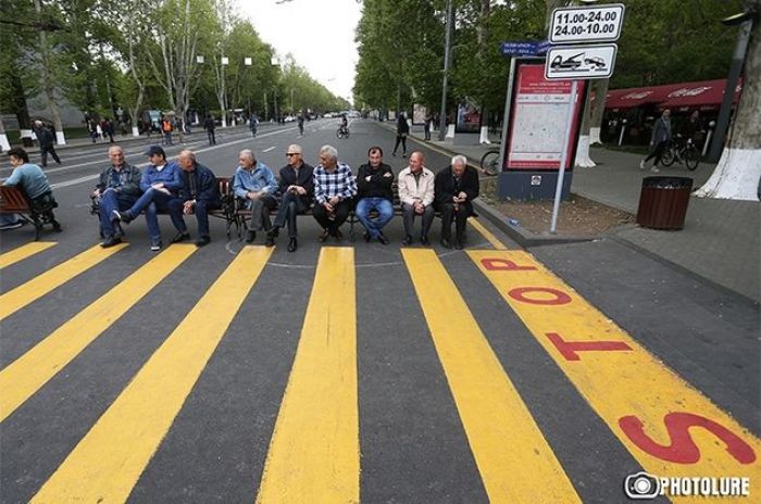 В центре Еревана противники премьерства Саргсяна проводят акции протеста  