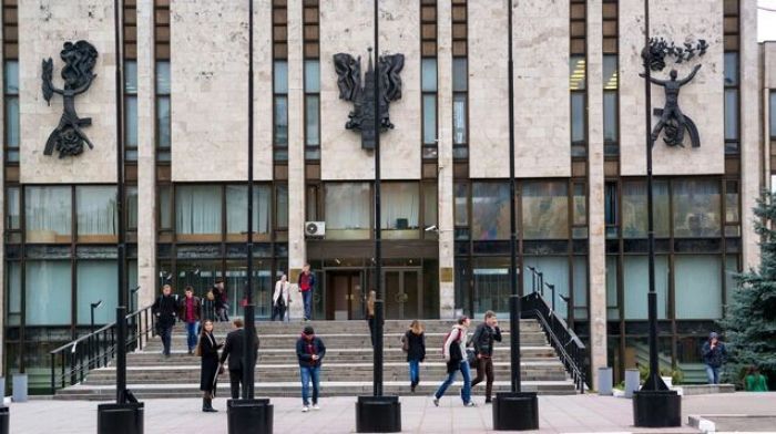 Российским студентам британских вузов предложили срочно переводиться в МГИМО