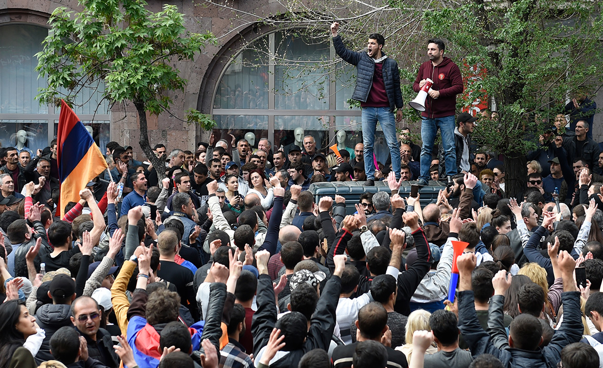Говорит ереван. Армяне протесты. Революция в Армении. Армяне в Ереване. Армяне на улицах Еревана.