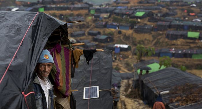 Казахстан передал гуманитарную помощь мусульманам рохинджа 