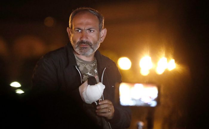 Пашинян заявит о готовности возглавить правительство Армении до выборов 