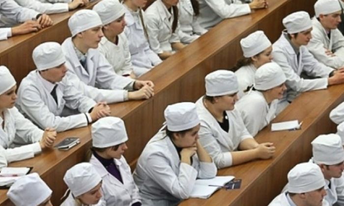 Больше сотни студентов отчислили из столичного вуза за поддельные сертификаты