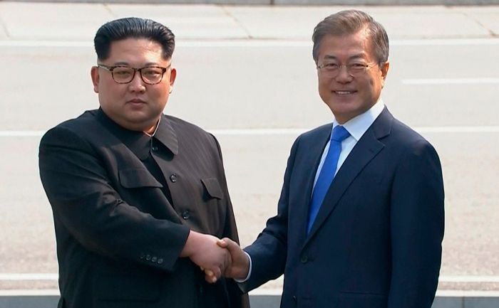 Лидеры двух Корей начали переговоры в демилитаризованной зоне 