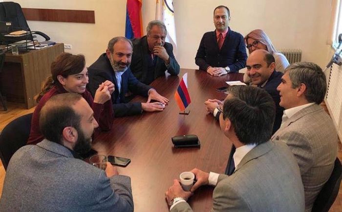 Пашиняна выдвинули в премьер-министры Армении