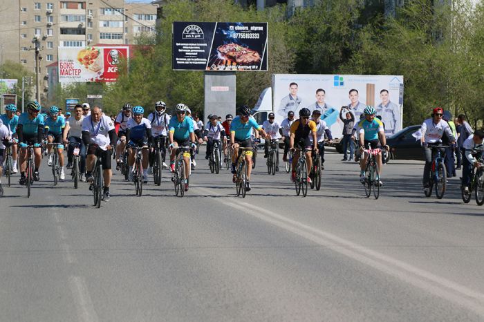 По главной улице с олимпийцами