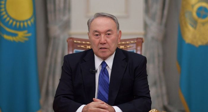 ​Назарбаев поздравил казахстанцев с Днем единства 