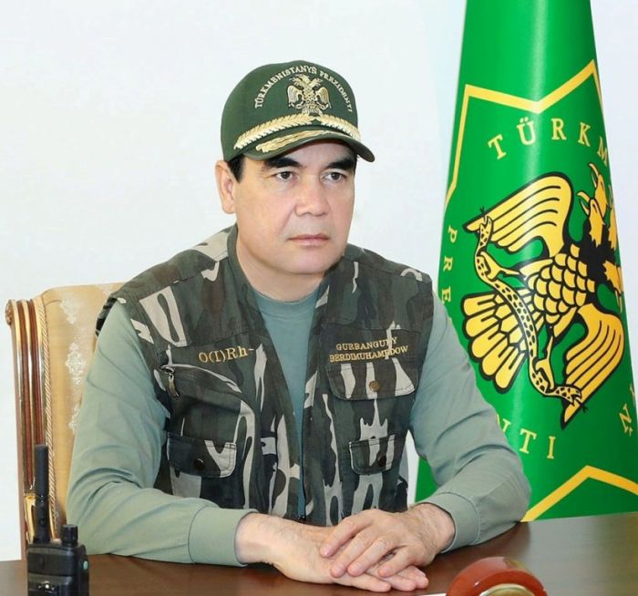 Президент Туркмении провел внезапную проверку боеготовности войск 