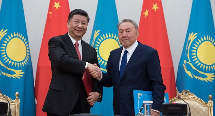 Президент Казахстана Нурсултан Назарбаев и председатель КНР Си Цзиньпин 