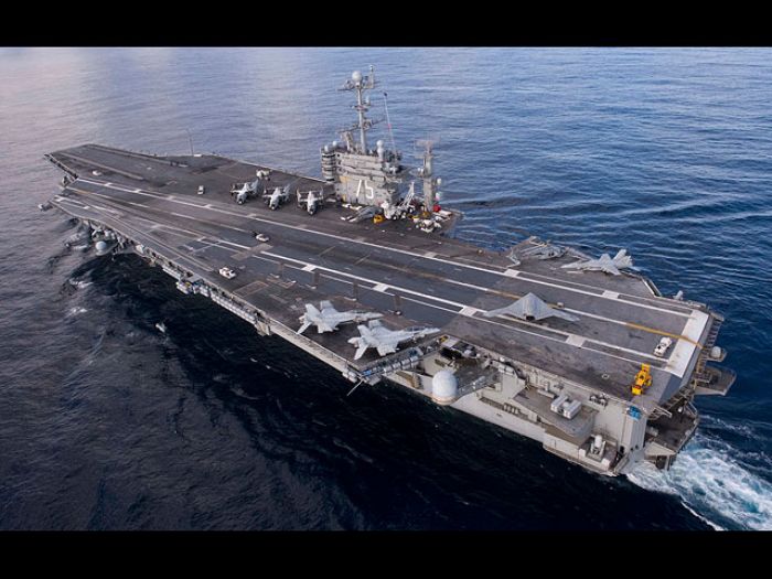 Авианосная группа армии США возобновила удары по объектам ИГ в Сирии