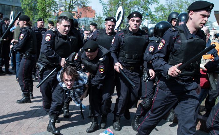 Правозащитники оценили в 1 тыс. число задержанных на акциях по России