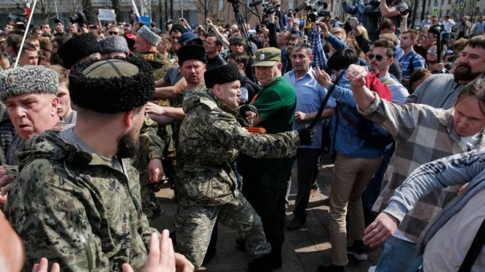 Бившие протестующих казаки будут дежурить и на чемпионате мира по футболу  