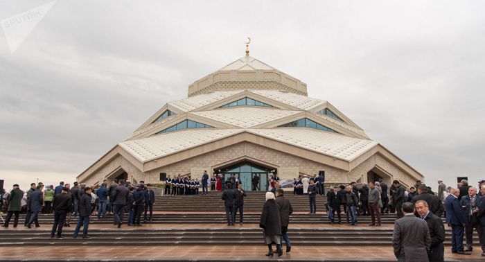 Новая мечеть с "зелеными" технологиями открылась в Астане 