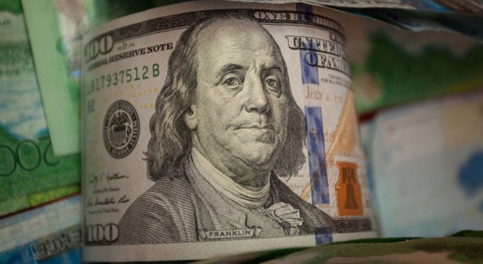 Нацбанк сводит к минимуму своё влияние на курс тенге к доллару 