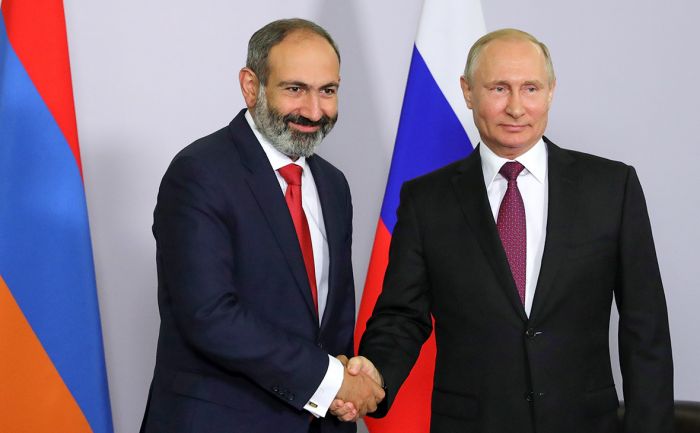 Путин и Пашинян провели первую встречу 