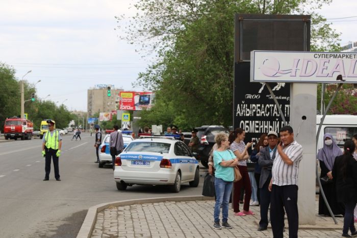 Операция по проверке сообщения о заложенной бомбе идет в центре Атырау на левом берегу