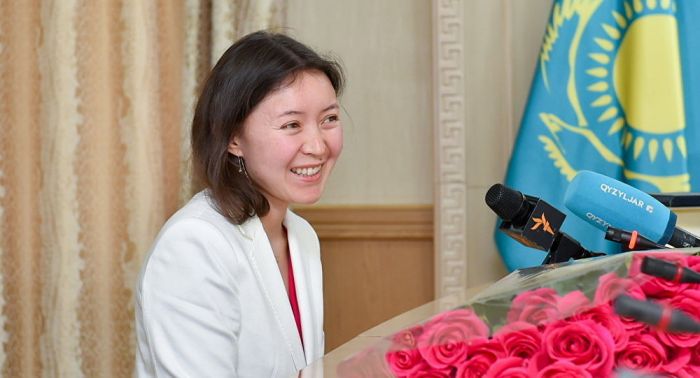 Самал Еслямовой подарили квартиру в Петропавловске 