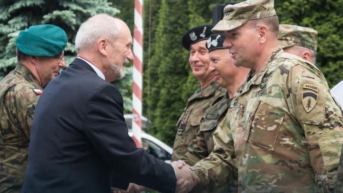 Польша предложила заплатить 2 млрд долларов за создание базы США на своей территории 