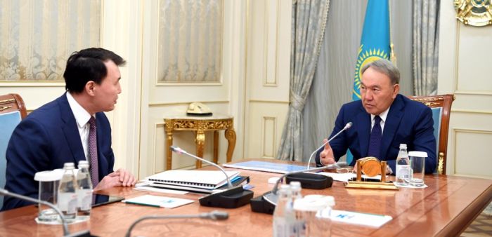 Президент поручил Шпекбаеву решить вопрос зарплаты госслужащих 