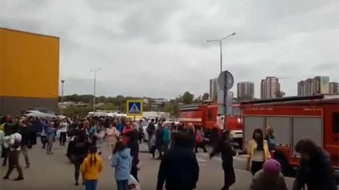 В иркутском ТЦ восемь детей получили ожоги при взрыве водорода во время неудачного опыта