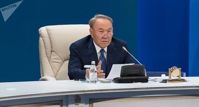 Назарбаев призвал чиновников "не воровать" при реализации "7-20-25" 