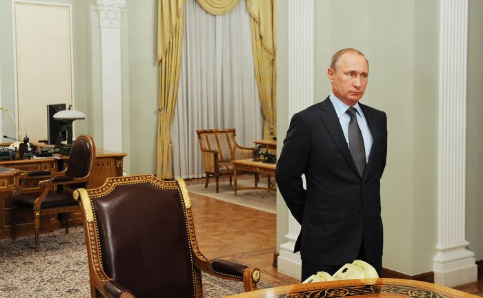 Путин счел недостойным обсуждать идею стать «президентом на всю жизнь» 