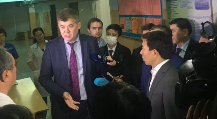 Биртанов ночью нагрянул в инфекционную больницу Алматы 