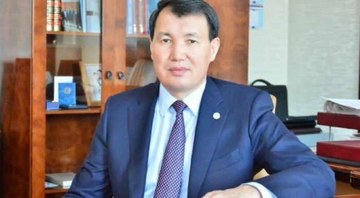 Квартиры и повышение зарплат: Шпекбаев пообещал льготы для госслужащих 