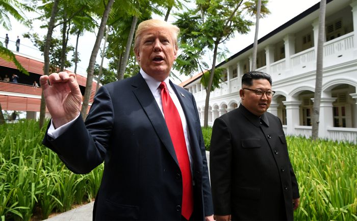 Трамп и Ким Чен Ын подписали документ по итогам саммита в Сингапуре 