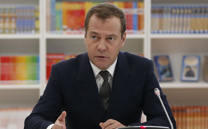 Медведев объявил о повышении пенсионного возраста в России