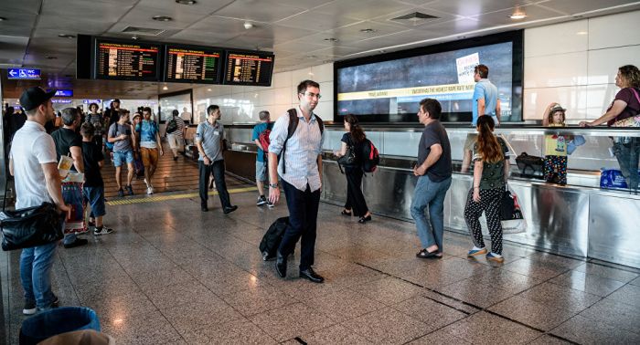 Казахстанка потеряла память в аэропорту Стамбула - очевидцы 