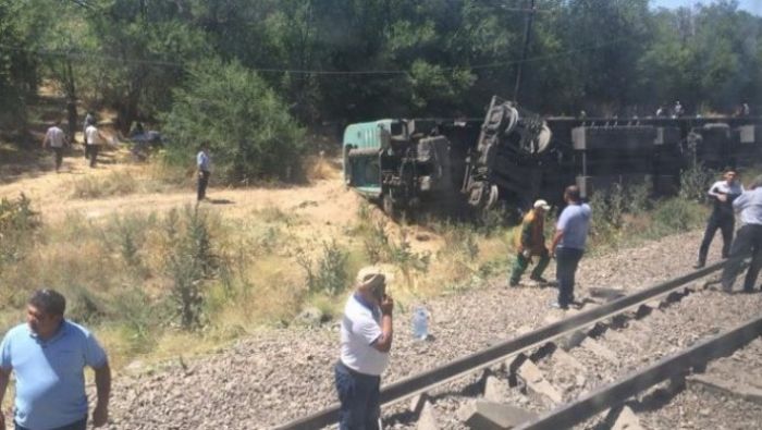 Пассажирка потерпевшего крушение поезда в Шу рассказала подробности