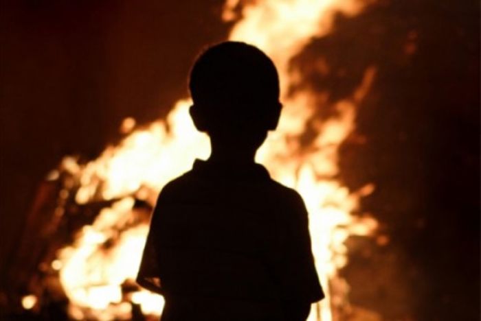 Дети облили горючей жидкостью и подожгли малыша в Таразе