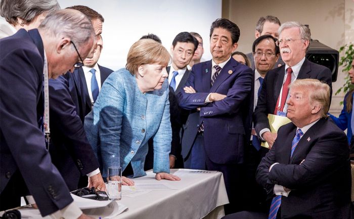 Политолог рассказал о бросившем Меркель конфеты Трампе на саммите G7 