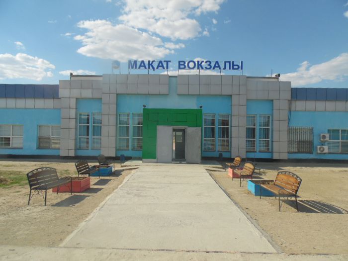 За внешним лоском