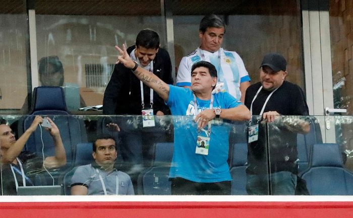 Диего Марадону госпитализировали после матча Аргентины и Нигерии 
