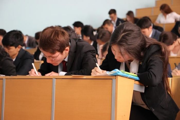 Более 14 тысяч выпускников не прошли пороговый уровень на ЕНТ 