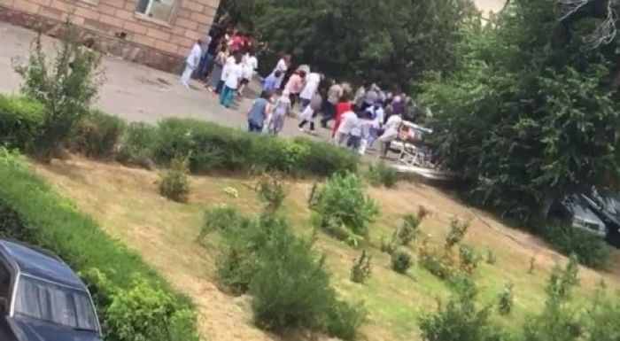 Канализацию прорвало в больнице в Алматинской области: три человека погибли 