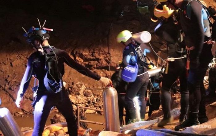 В Таиланде проходит операция по спасению детей из пещеры