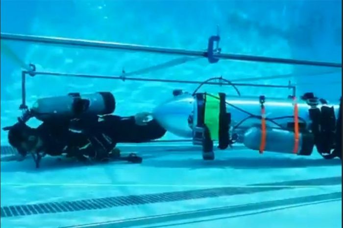 Илон Маск показал видео испытаний мини-субмарины для спасения школьников