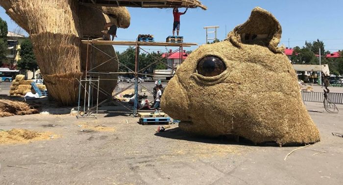 Троянская белка: что пишут в Казнете о новой инсталляции в Алматы 