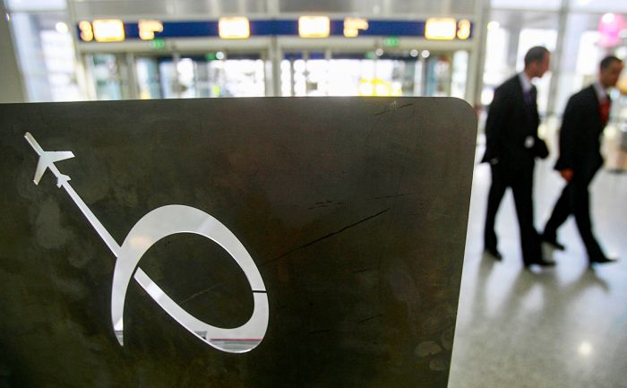 Греция высылает дипломатов РФ и требует от Москвы прекратить вмешиваться в дела страны 