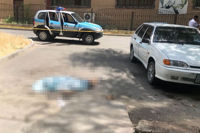 Женщина выпрыгнула с 12-го этажа в Шымкенте 