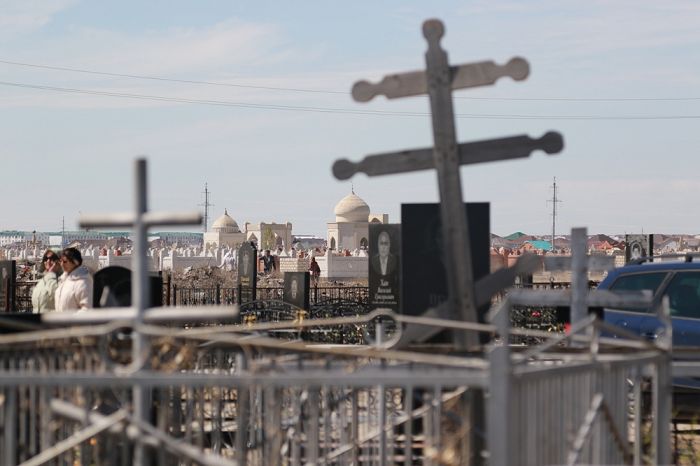 Бесплатная вода бывает только на кладбищах, и то не на всех  