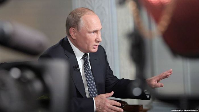 Путин рассказал Fox о Крыме и виртуальной бомбежке "другой стороны шарика" 