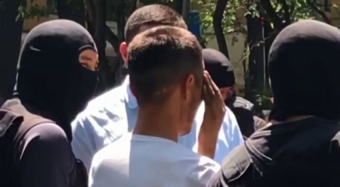 Подозреваемого в убийстве Дениса Тена привезли на место нападения 