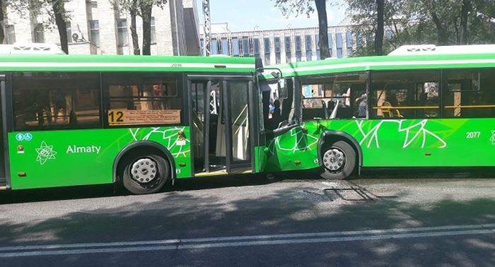 Лобовое столкновение автобусов: пассажиры получат 10 миллионов по страховке 