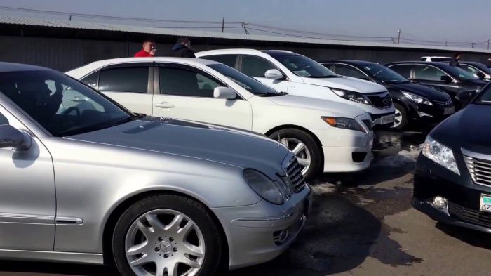 Две тысячи правоохранителей провели рейд по авторынкам Алматы 