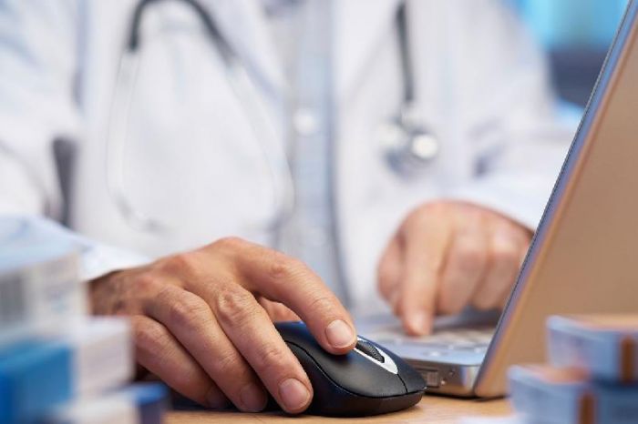 В Астане продают фиктивные медсправки - расследование 