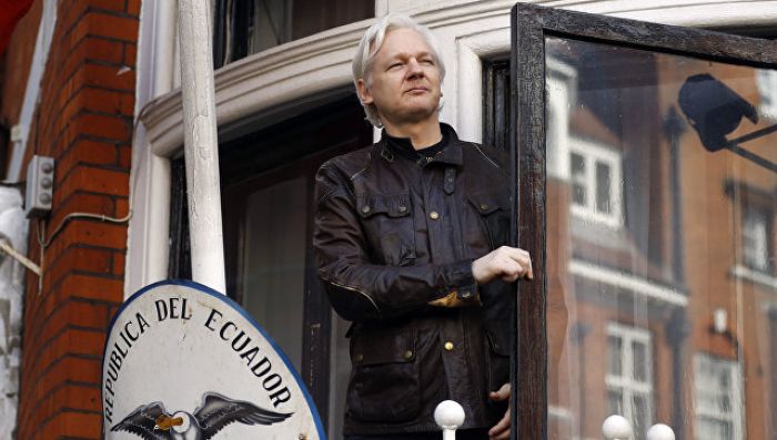 Президент Эквадора заявил, что Ассанж должен покинуть посольство в Лондоне 