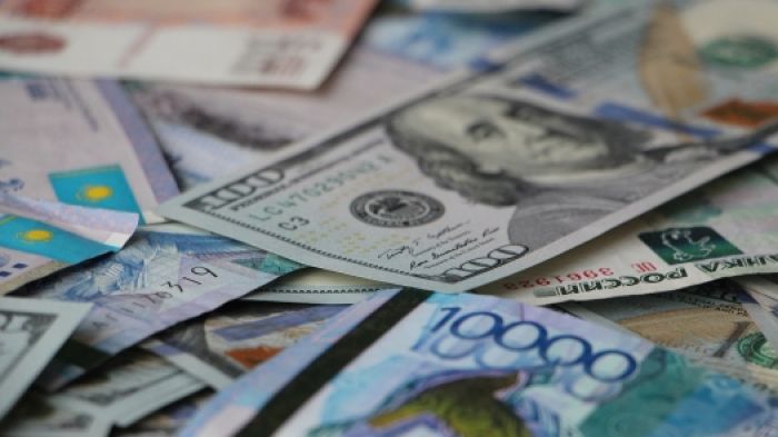 Курс доллара приблизился к отметке 350 тенге 